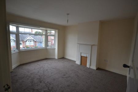 4 bedroom semi-detached house to rent - Photo 4