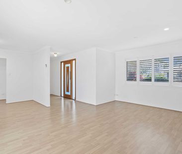 12 Warrina Crescent, Burleigh Waters QLD 4220 - House For Rent | Do... - Photo 5