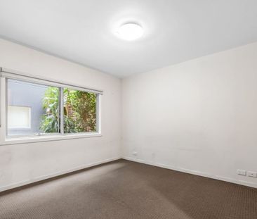 SPACIOUS APARTMENT IN A DESIRABLE LOCATION - Photo 1