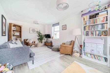 4 bedroom detached house to rent - Photo 3