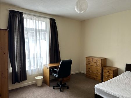 4 bedroom house to rent Jubilee Road, Southsea, PO4 - Photo 2