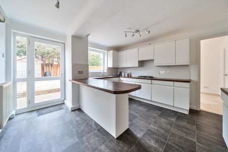 3 bedroom link detached house to rent - Photo 5