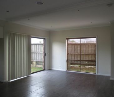3/12 Stellato Place, Hampton Park VIC - Photo 3