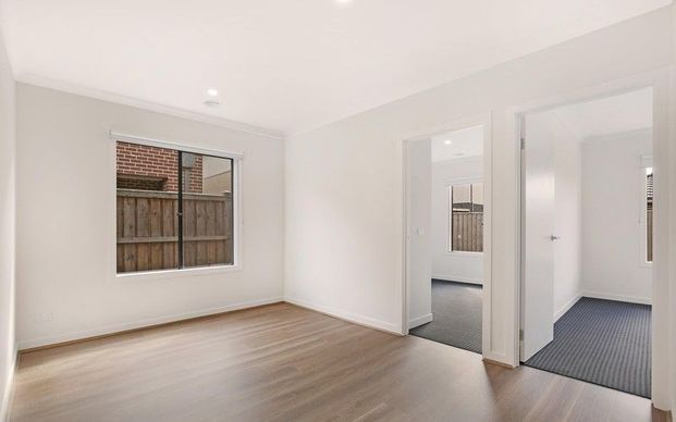 Immaculate and Near New Spacious Family Home in Prime Location - Photo 1