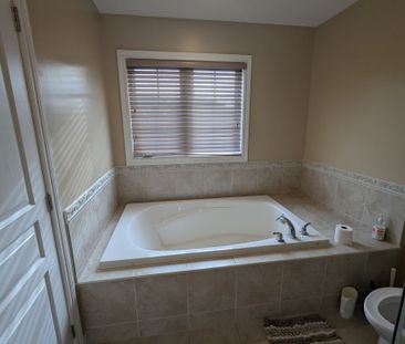 For Lease - 762 Bowercrest Crescent, Blossom Park - Airport and Are... - Photo 4