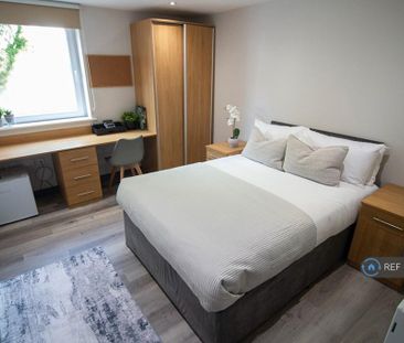 1 bedroom in a house share to rent - Photo 3