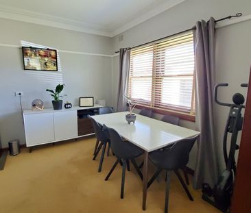 A lovely home close to town - Photo 4