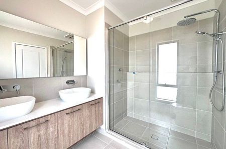 Live Where Convenience Meets Comfort! - Photo 2