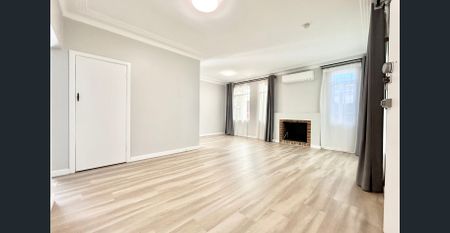 Beautifully presented family home set in prime location, offering both comfort and convenience - Photo 5