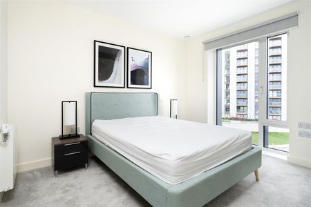 Duke Of Wellington Avenue, London - Photo 3