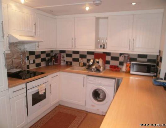 2 bedroom property to rent in Ilford - Photo 1