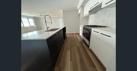 Stylish Family Home in Hamlyn Terrace - Photo 4