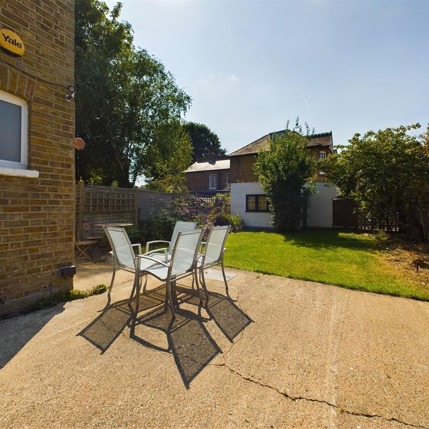 Thornbury Road, Isleworth - 1 bedroomProperty for lettings - Chasebuchanan - Photo 1