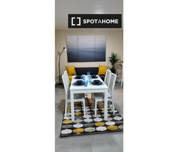 Bed in a twin room for rent in a 7-bedroom apartment in Phib - Photo 4