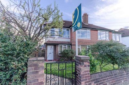 St Barnabas Road, Woodford Green, Woodford, IG8 - Photo 2