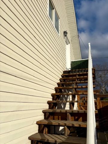 Cute Carriage house on Ethel - Photo 2