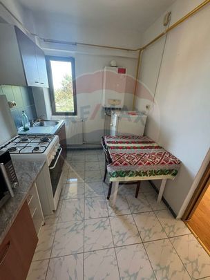 Garsoniera de inchiriat - Photo 1