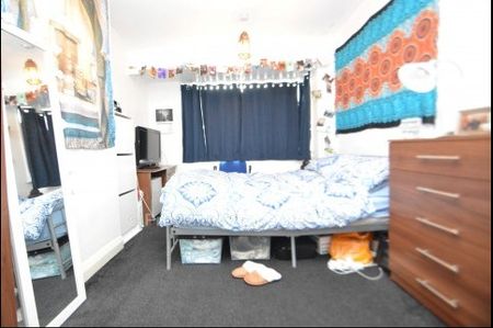 2 Bedroom Houses Rent in Leeds - Photo 5
