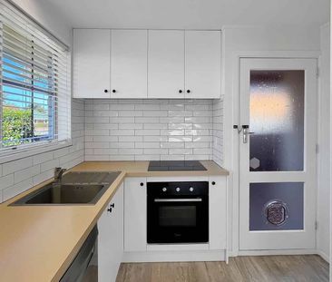 AVONHEAD - TWO DOUBLE BEDROOMS, SINGLE GARAGE - Photo 4