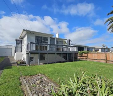 OCEAN VIEWS AND COMFORT! - Photo 3