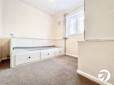 3 bedroom end of terrace house to rent - Photo 4
