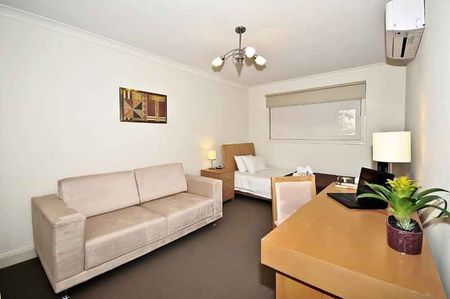 Room 2 (Ensuite) - Photo 5