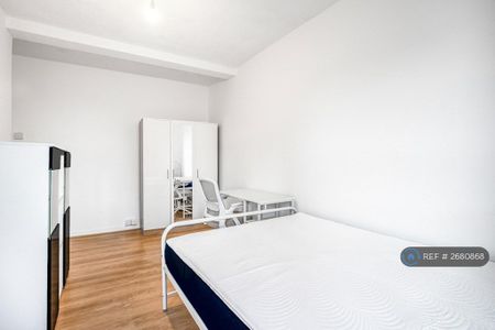 1 bedroom in a flat share to rent - Photo 4