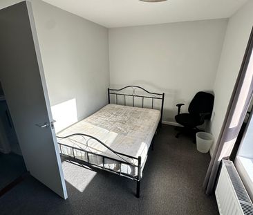 2 Bed Maisonette, Viewcraig Street, EH8 - Photo 3