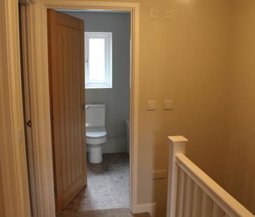2 bedroom terraced house to rent - Photo 4