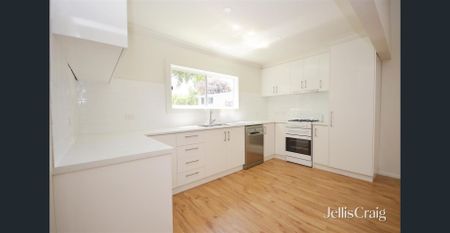 Home In super central location! - Photo 5