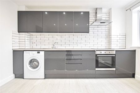 Well presented 2 bedroom apartment situated within walking distance of the City centre & local amenities close by. Excellent access to the Science Parks. Unfurnished. - Photo 5