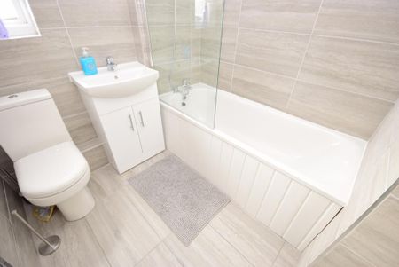 1 bedroom in a house share to rent - Photo 5
