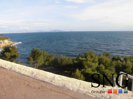 T2 AVEC TERRASSE VU MER ET 2 PARKINGS - Photo 3