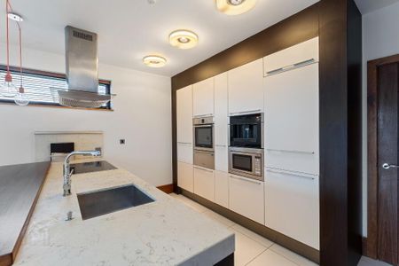 Pilot Point, 21 Clarendon Road, Belfast, BT1 3BG - Photo 5
