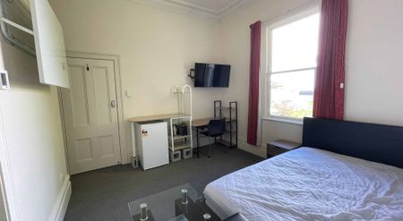 Fully Furnished Ensuite room on London Street - Photo 3