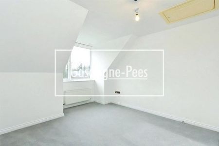 Town Centre, RG21 - Photo 2