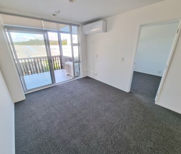 Albany - modern apartment fantastic location - Photo 3