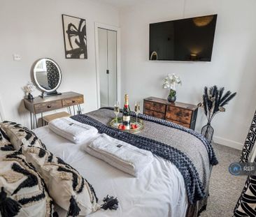 2 bedroom semi-detached house to rent - Photo 5