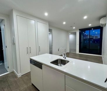 Beautifully Furnished 2 Bedroom Apartment - Photo 3