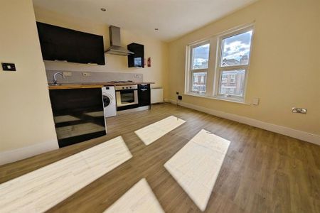 1 bedroom flat to rent - Photo 2