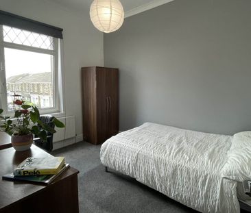 5 bed house to rent in De Breos Street, DE BREOS STREET, SA2 - Photo 1