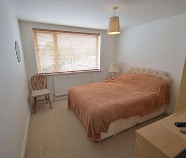 The Parade, Ashley, New Milton, Hampshire, BH25 - Photo 3