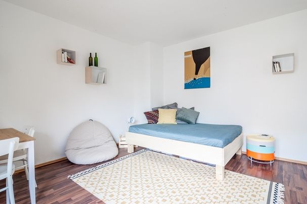 'Sheila': Studio Apartment mit Balkon in Charlottenburg - Foto 1