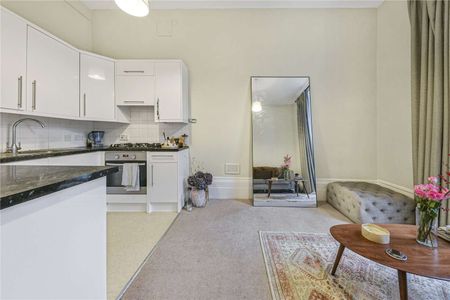 A well presented one bedroom apartment on the raised ground floor of this period conversion. - Photo 4