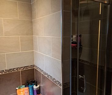 2 Bed Flat, Scott Hall Road, LS17 - Photo 2