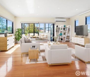 Stylish Mixed-Use Residence with City Views & Versatile Home Office... - Photo 4