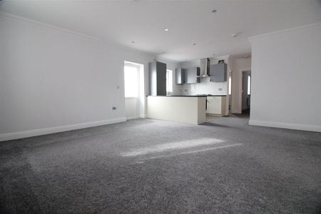 Regina Road, Southall - Photo 4