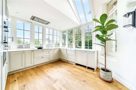 A stylish and charming apartment in desirable Broadwater Down. - Photo 5