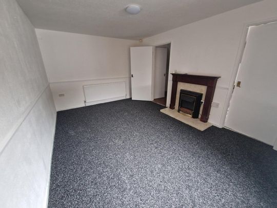 3 Bed Terraced House, Royston Close, NG2 - Photo 1
