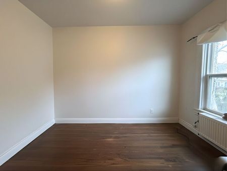 $1,745 / 2 br / 1 ba / 11 Proctor blvd. unit 2 - Photo 4